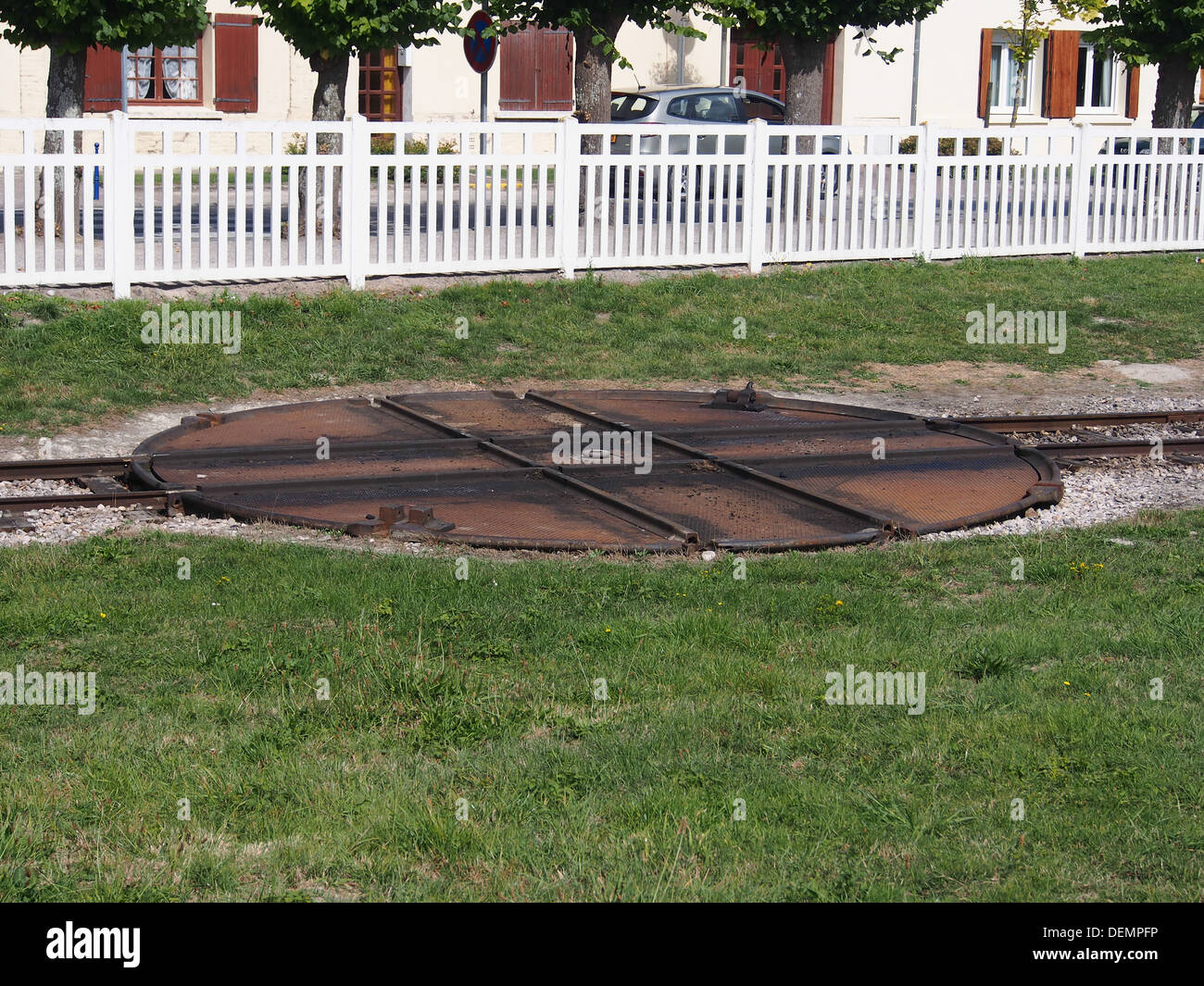 Chemin de fer de la Baie de la somme è una ferrovia storica situata nella baia della somme in Francia. Gestisce treni storici a vapore e offre giri panoramici, preservando la storia delle ferrovie per i visitatori. Foto Stock