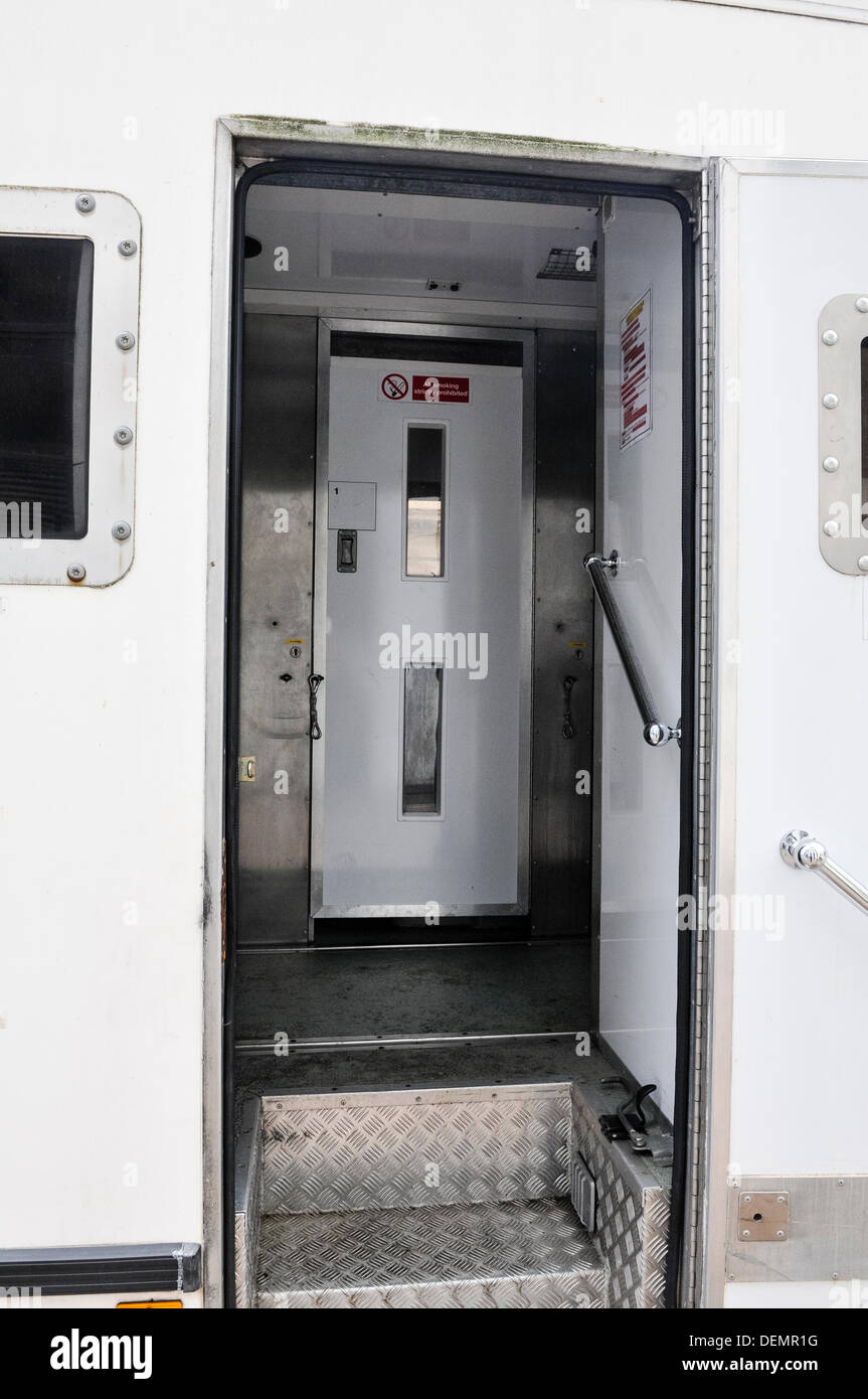 Belfast, Irlanda del Nord, 21 settembre 2013 - cellula dentro un PSNI custodia mobile dell'unità di credito: Stephen Barnes/Alamy Live News Foto Stock