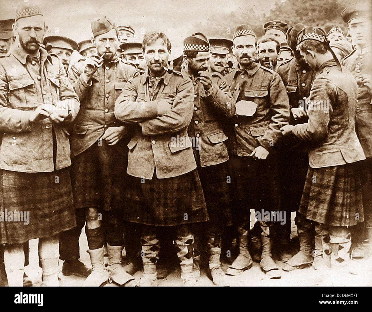 Gordon Montanari arrendersi ai soldati tedeschi durante il WW1 Foto Stock
