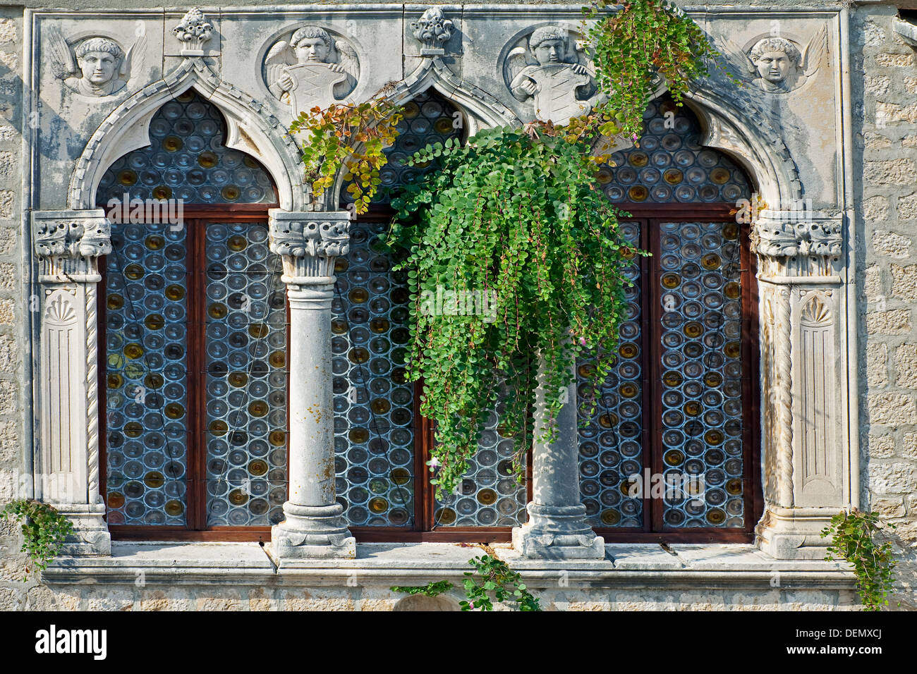Finestra, centro storico sono classificati come patrimonio mondiale dall'UNESCO, la città di Trogir, costa dalmata, Dalmazia, Croazia Foto Stock
