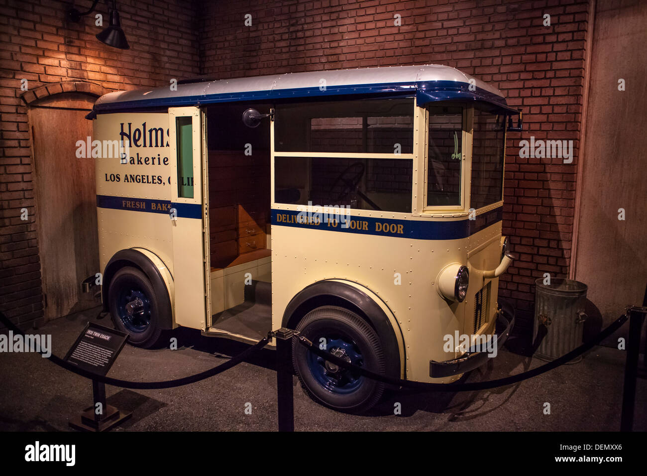 Un Helms panetteria pane carrello al Petersen Museum di Los Angeles in California Foto Stock