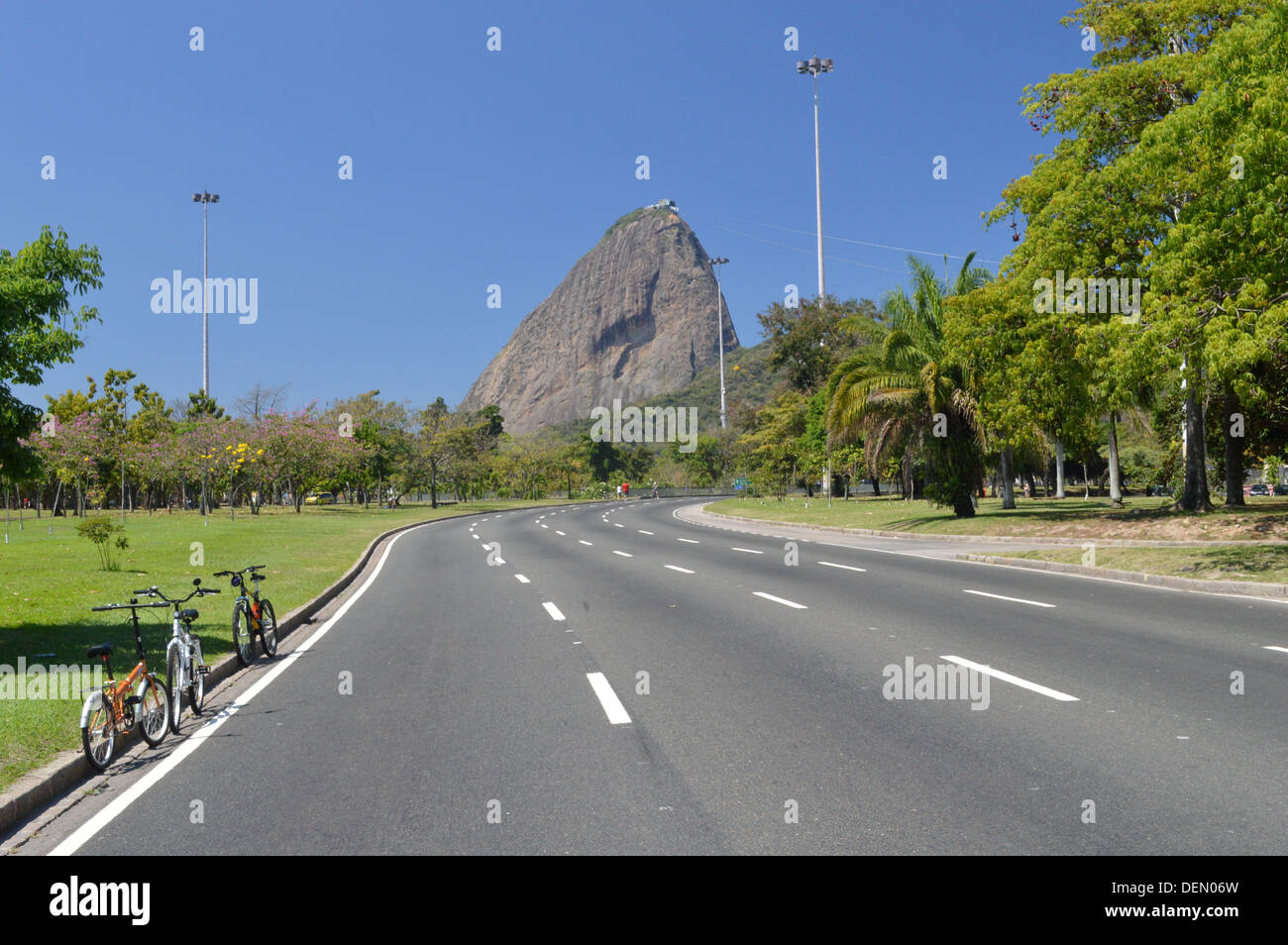 Rio de Janeiro Flamengo park road street Sugar Loaf Brasile Foto Stock