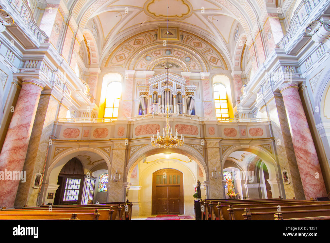 Trinità santa chiesa cattolica in Sibiu Hermannstadt (Sibiu) vista interna Foto Stock