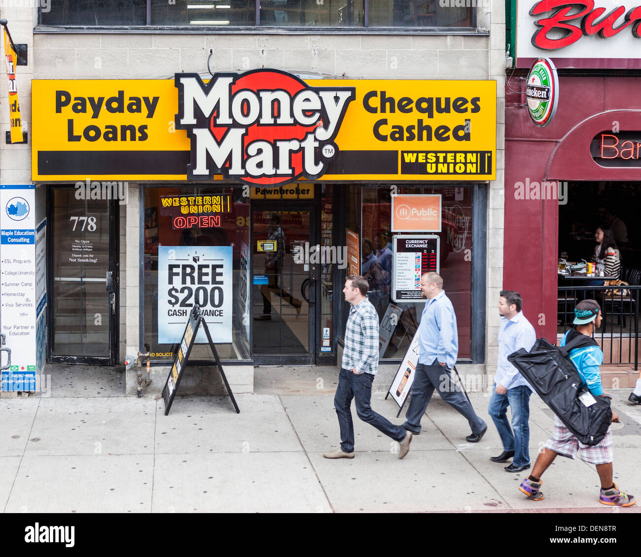 Denaro Mart shop fornendo prestiti payday, incassato assegni, Western Union - Toronto Foto Stock