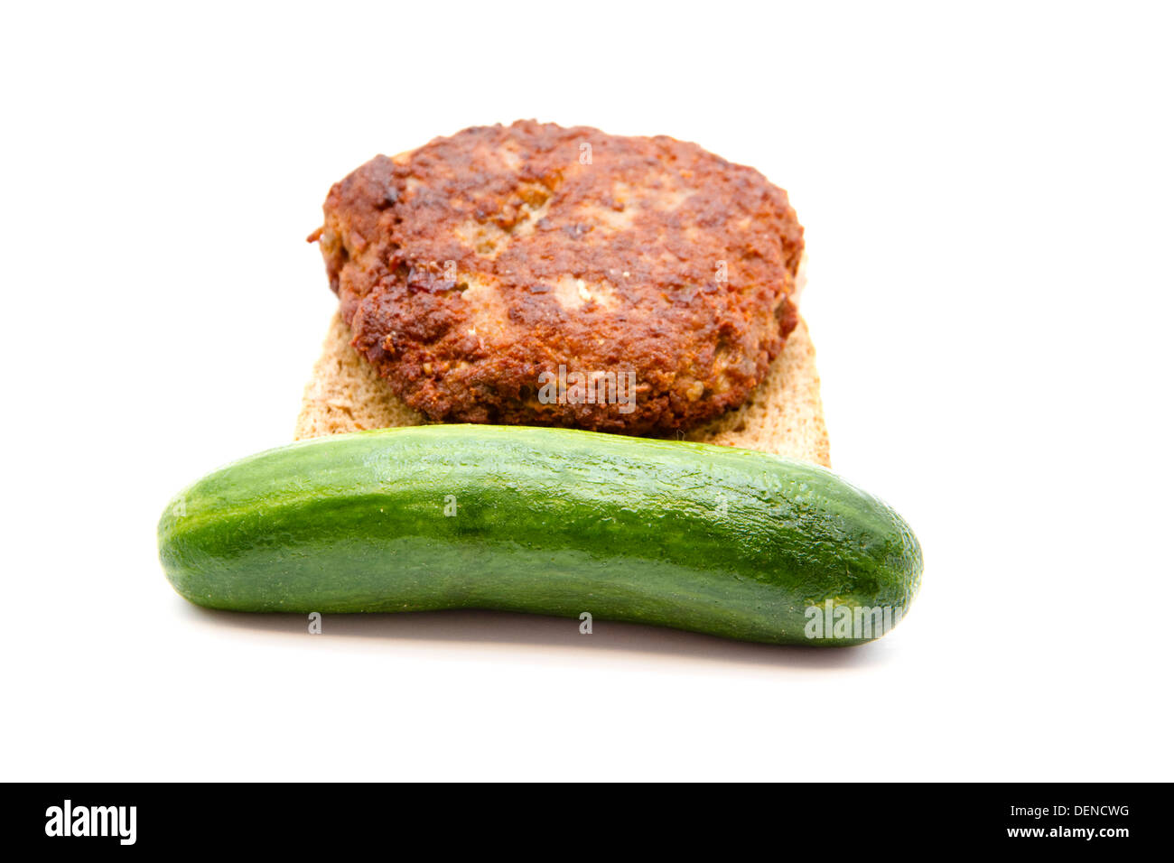 Frikadeller fresco con verde di cetriolo e Toast Foto Stock