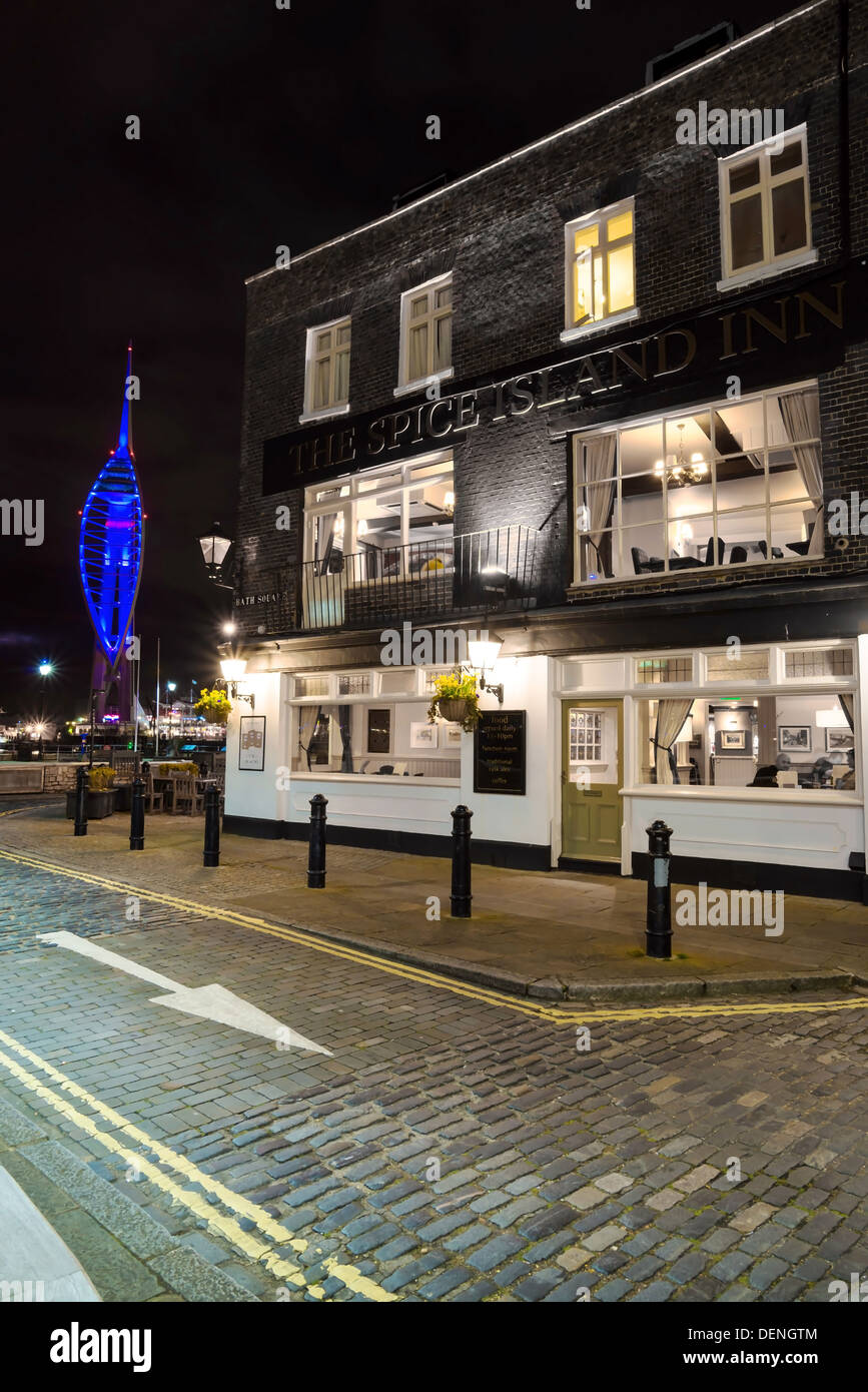 Le Spice Island Inn pub al porto di Portsmouth, Hampshire, Regno Unito Foto Stock