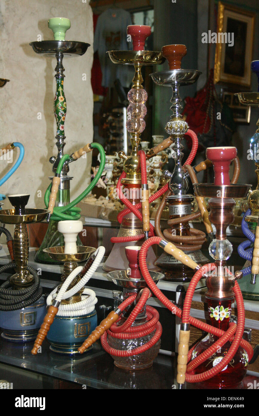 Hookah le tubazioni per la vendita, souq waqif, doha, Qatar Foto Stock