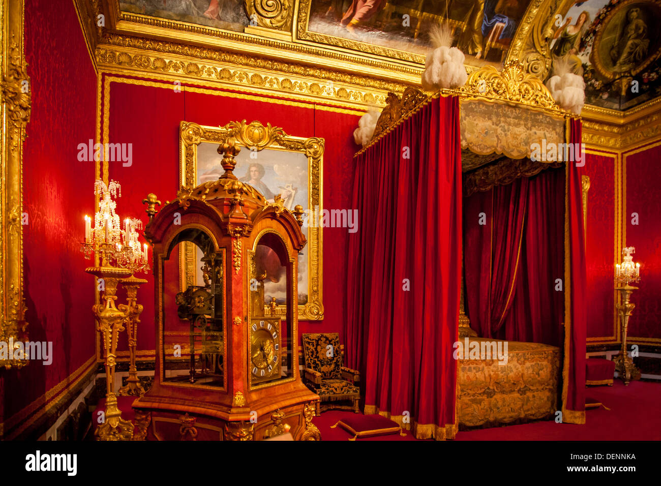 Rosso Camera letto a Chateau de Versailles vicino a Paris Francia France Foto Stock