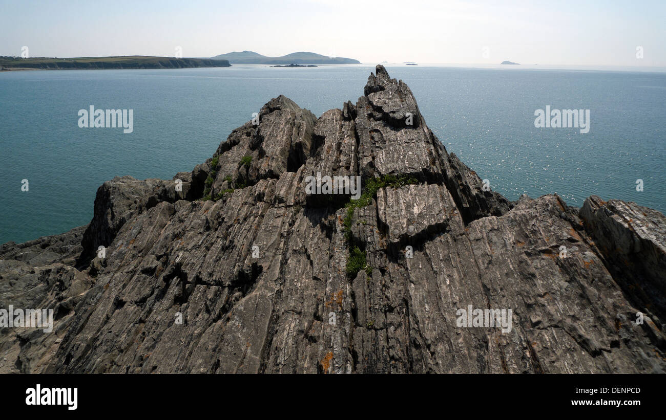 Vista verso Ramsey Island da St. Davids testa in estate, Pembrokeshire, Wales UK KATHY DEWITT Foto Stock