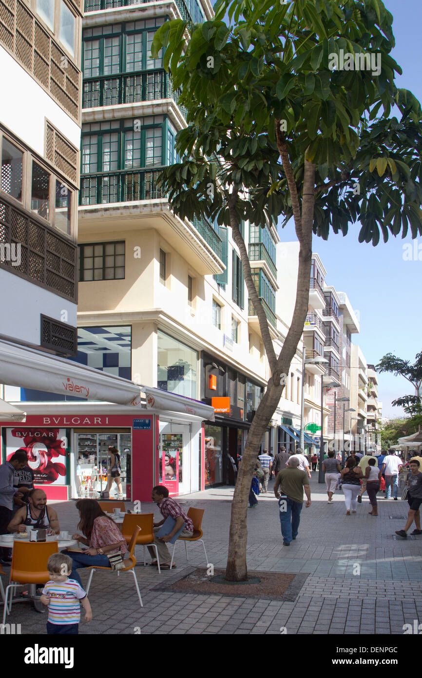 Via dello shopping Lione e Castillo ad Arrecife, la capitale di Lanzarote, Isole Canarie Foto Stock