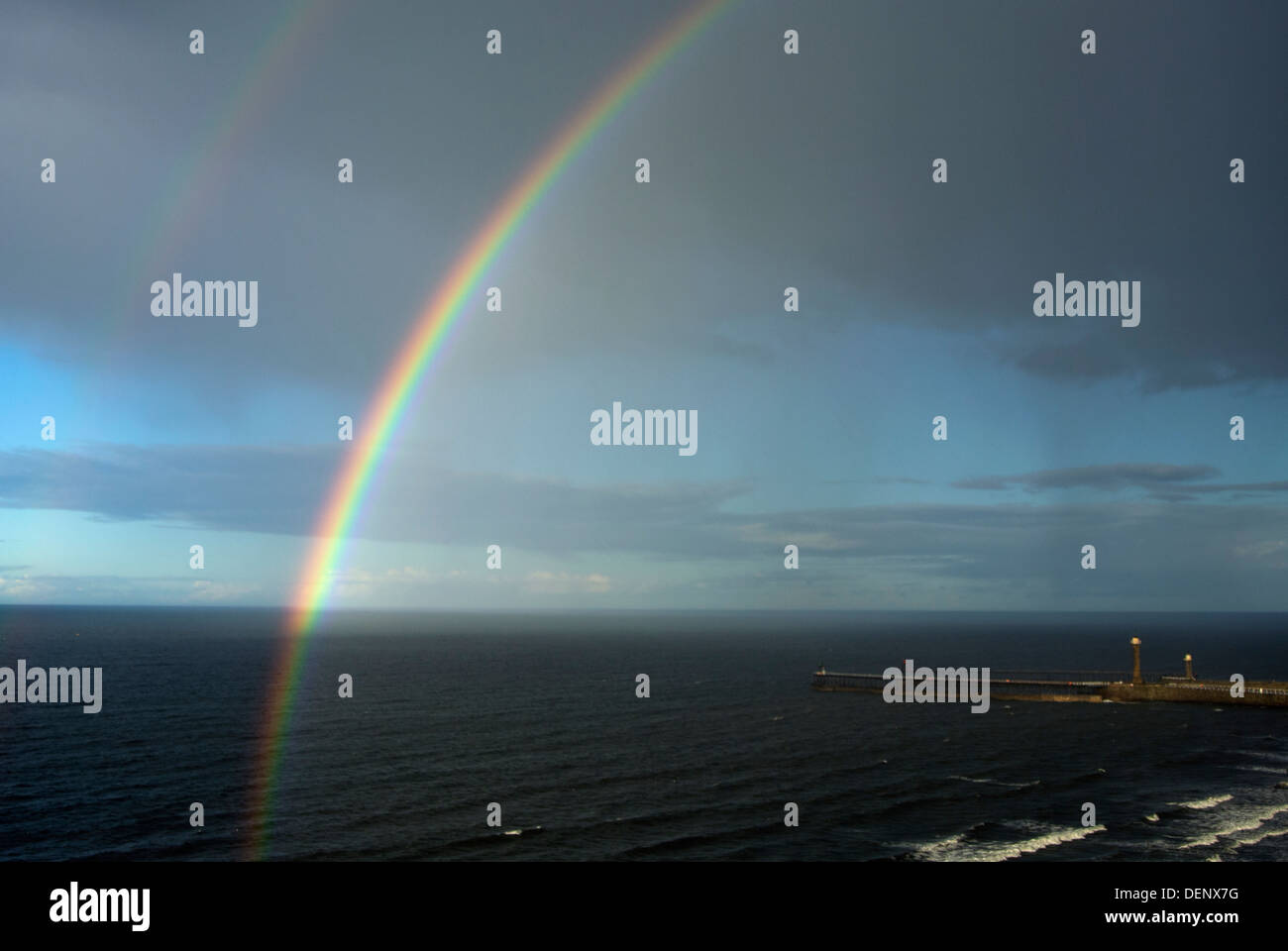 Rainbow sul mare Foto Stock