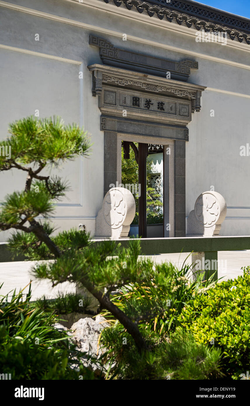 Porta di ingresso al Giardino Cinese di la Biblioteca di Huntington e Giardini Botanici. Foto Stock