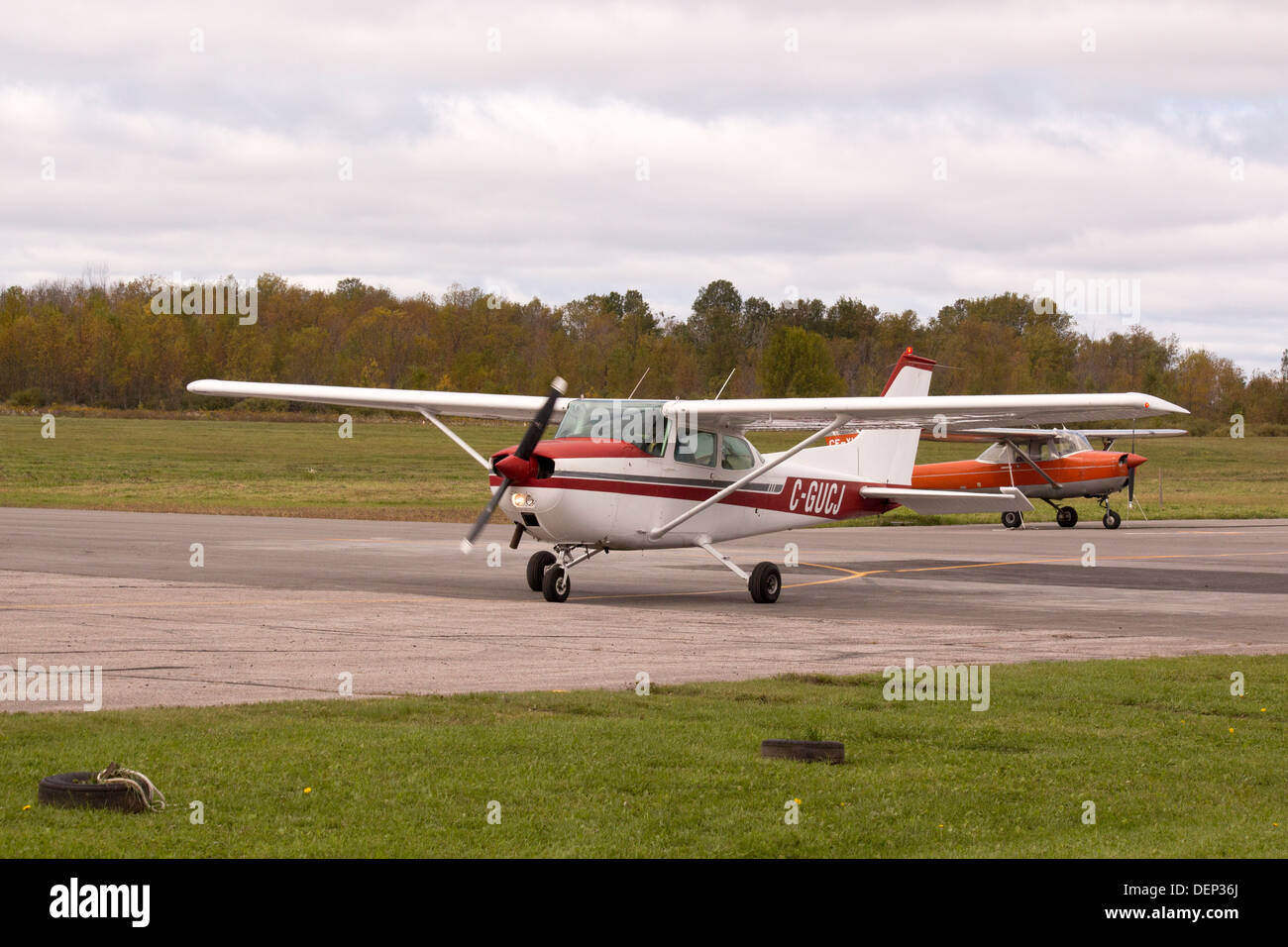 Piccolo aereo su asfalto a Kawartha Lakes Aeroporto Foto Stock