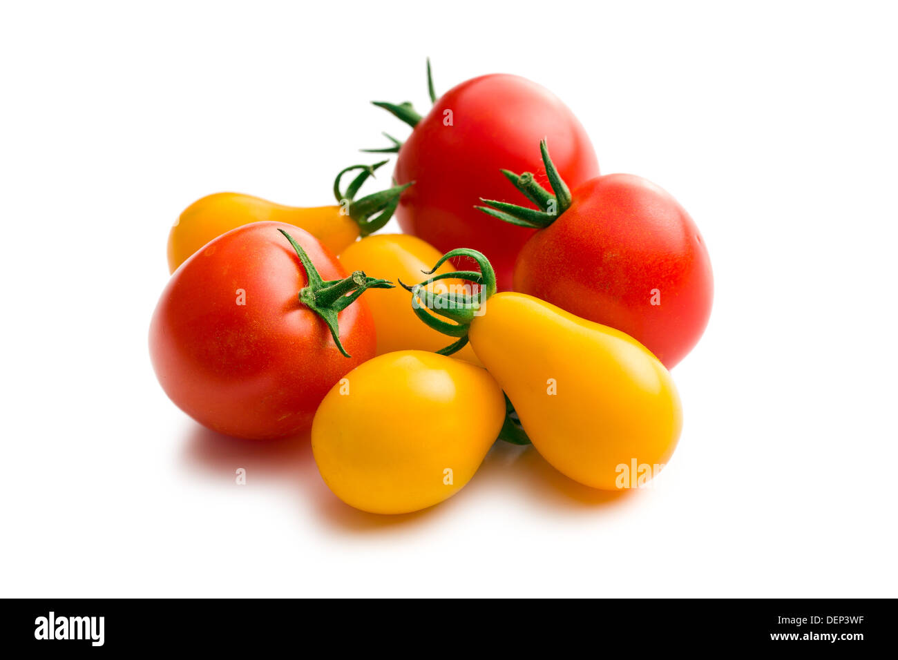 Vari i pomodori ciliegia su sfondo bianco Foto Stock