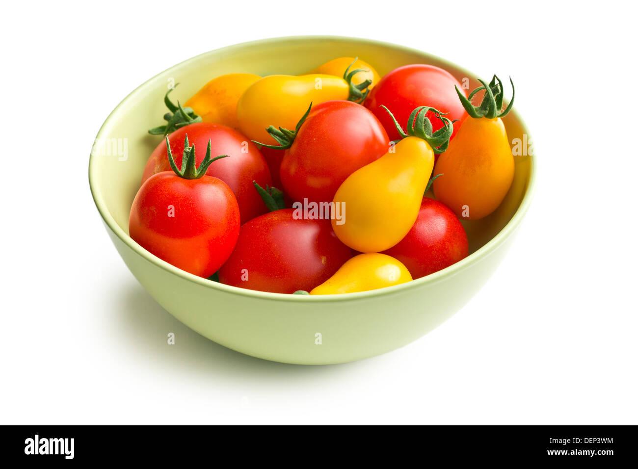 Vari i pomodori in vaso su sfondo bianco Foto Stock
