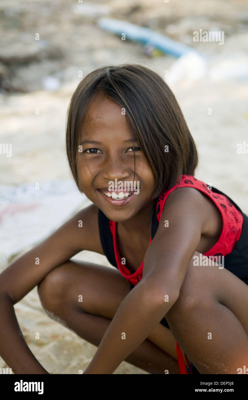Splendido sorriso! Un mare ragazza gitana in Phuket, Tailandia Foto Stock