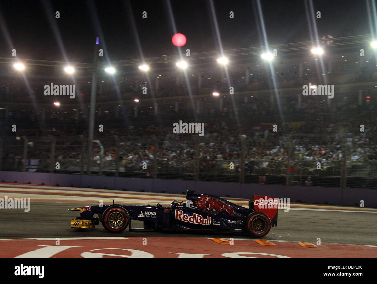 Singapore. Il 22 settembre, 2013. Jean-Eric Vergne, la Scuderia Toro Rosso, GP di Formula 1, Singapore, 22.09.2013, Foto:mspb/ Lukas Gorys/dpa/Alamy Live News Foto Stock