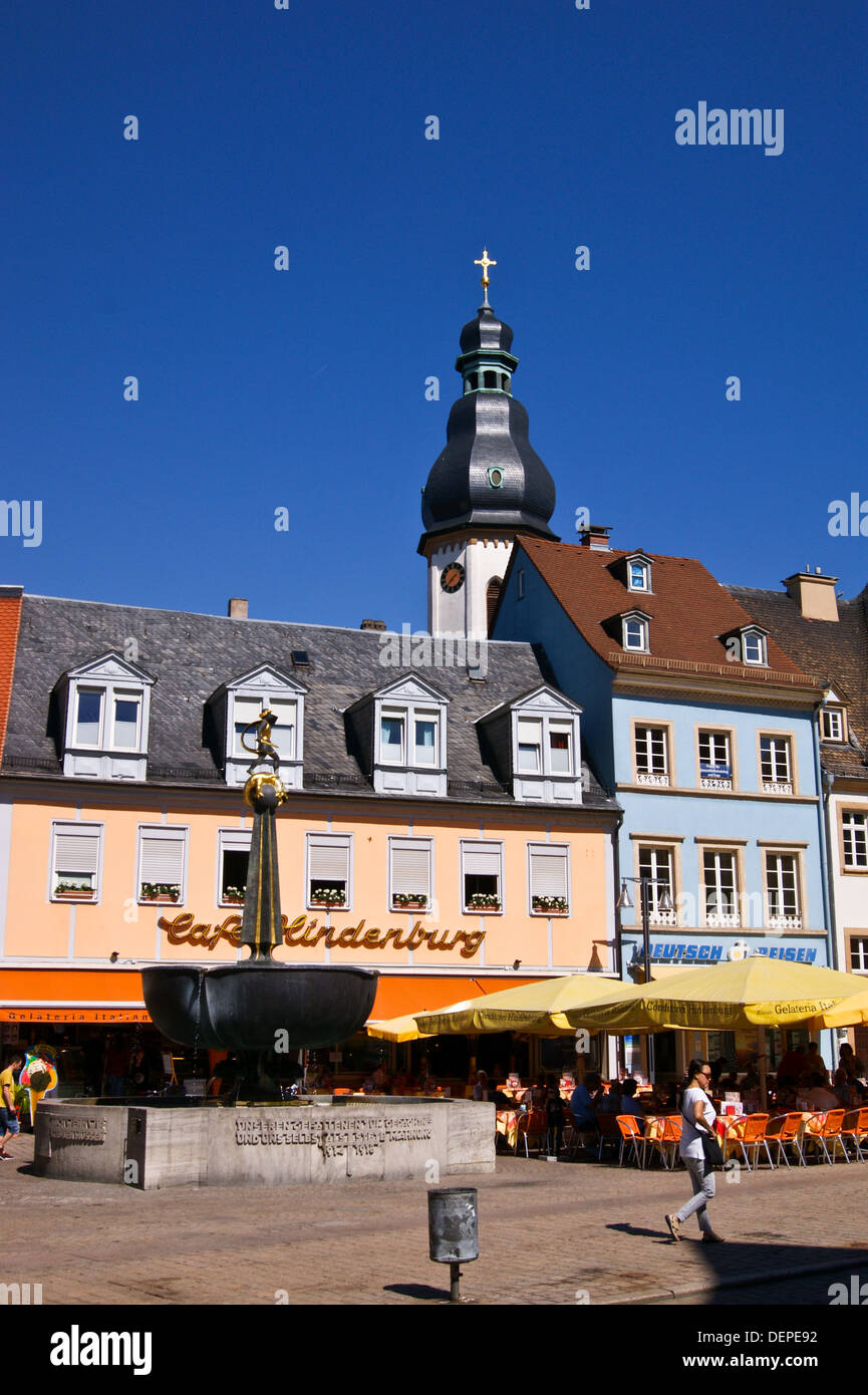 San Georgskirche, Georgsbrunnen fontana, Cafe Hindenburg, Maximilianstrasse, Speyer, Renania-Palatinato, Germania Foto Stock