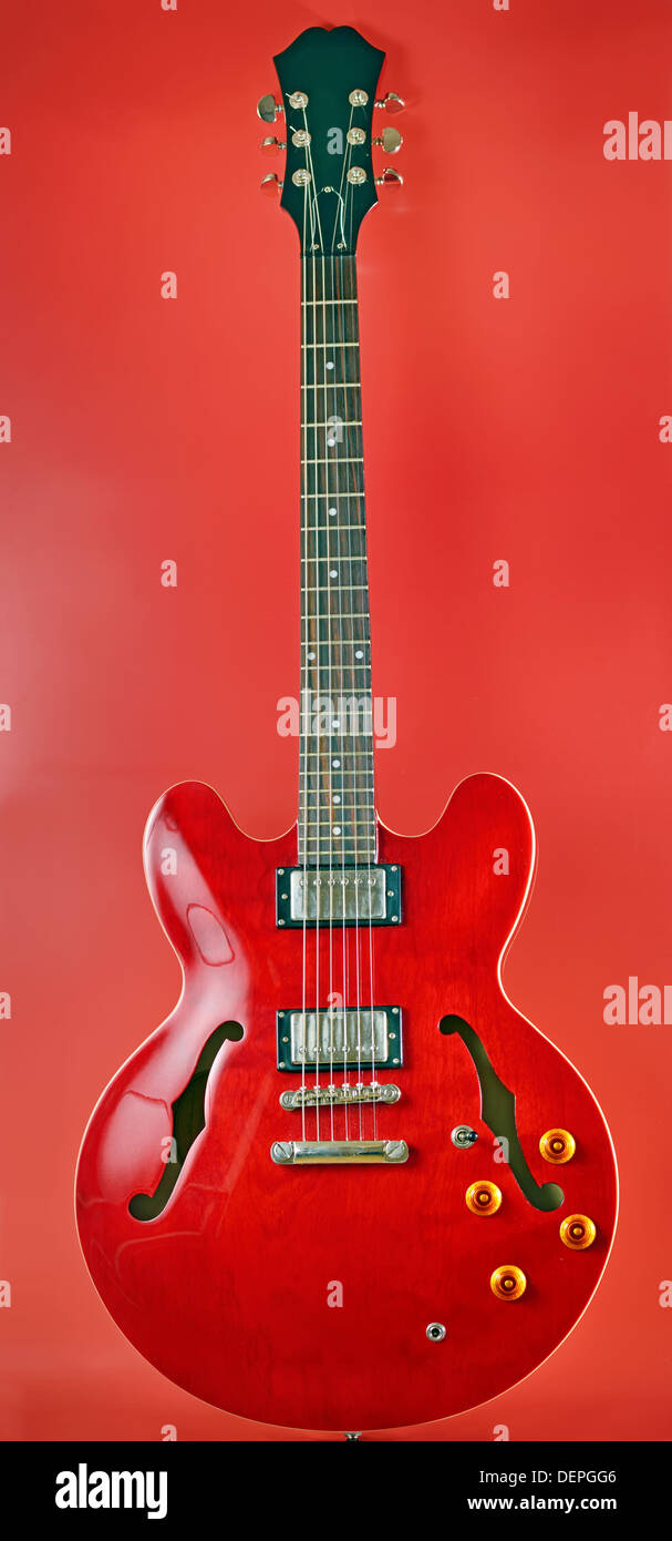 Red chitarra elettrica riprese in studio Foto Stock