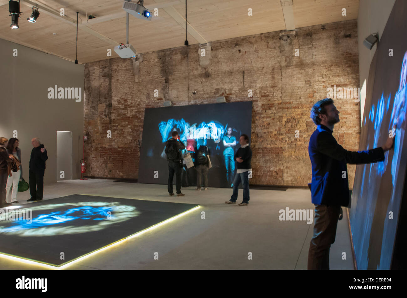 Biennale di Venezia 2013, Vaticano pavillion, Studio Azzurro camera,salone. Foto Stock