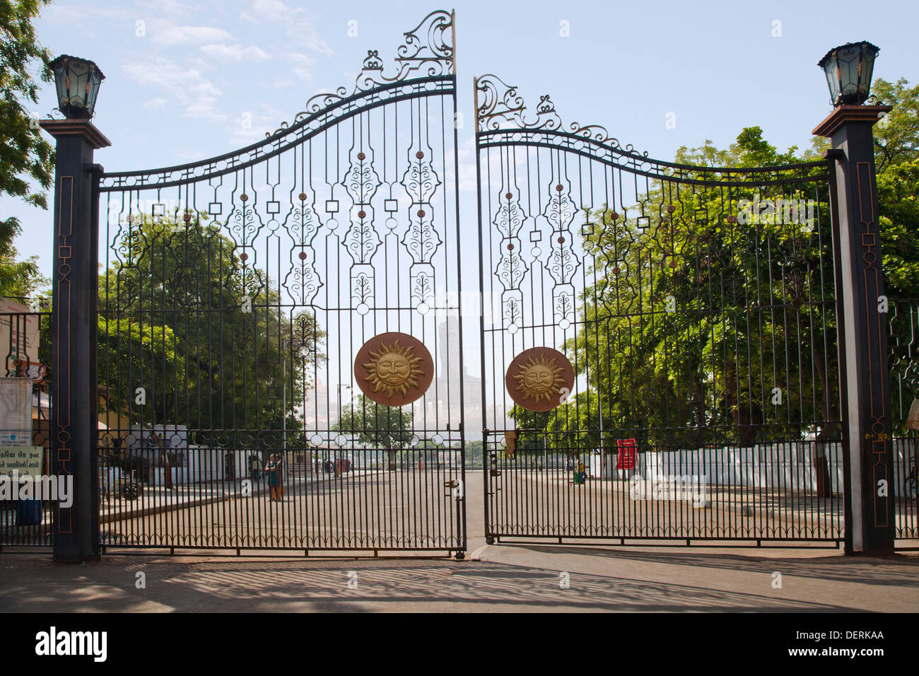 Cancello di ingresso di un parco lago Kankaria, Ahmedabad, Gujarat, India Foto Stock