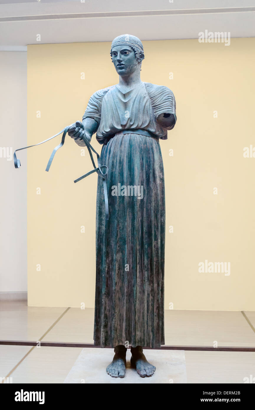 Auriga statua si trova al museo di Delphi in Grecia Foto Stock