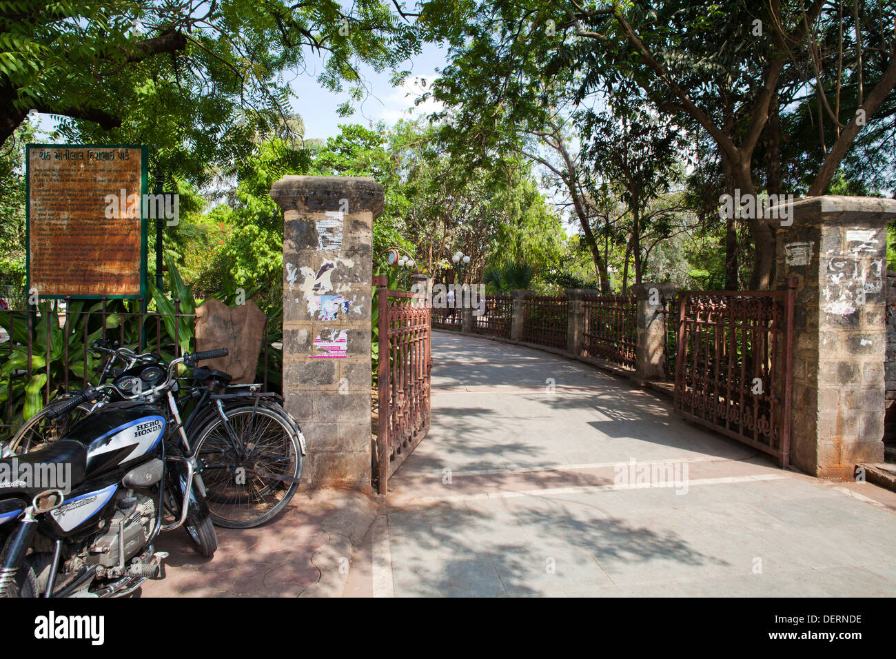 Cancello di ingresso di un giardino, giardino di legge, Ahmedabad, Gujarat, India Foto Stock