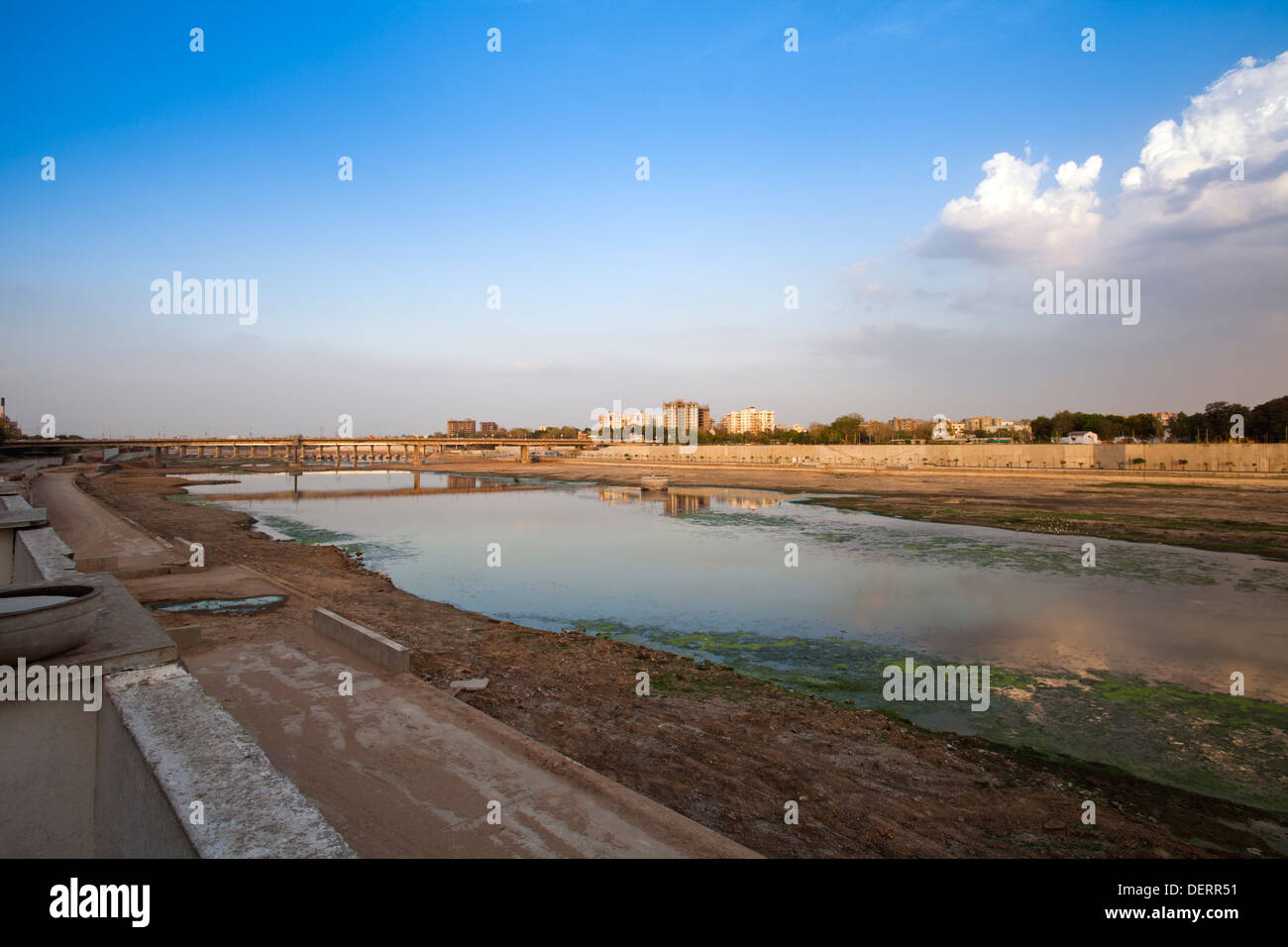 Il lungofiume di Sabarmati, Ahmedabad, Gujarat, India Foto Stock