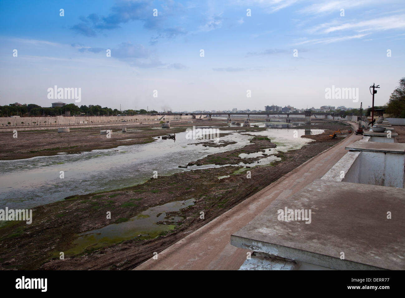 Il lungofiume di Sabarmati, Ahmedabad, Gujarat, India Foto Stock