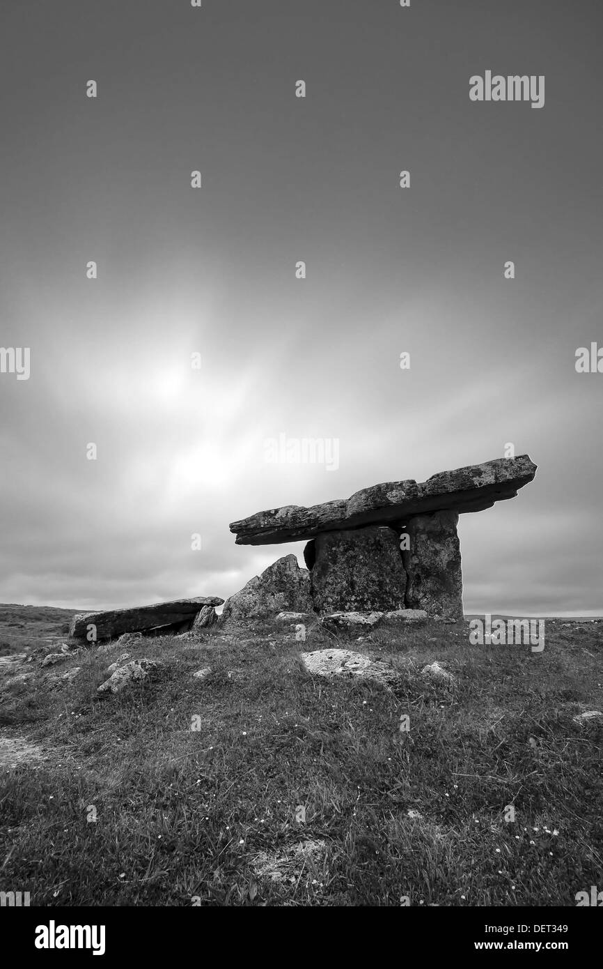 Il Poulnabrone Dolmen, Burren, Irlanda Foto Stock