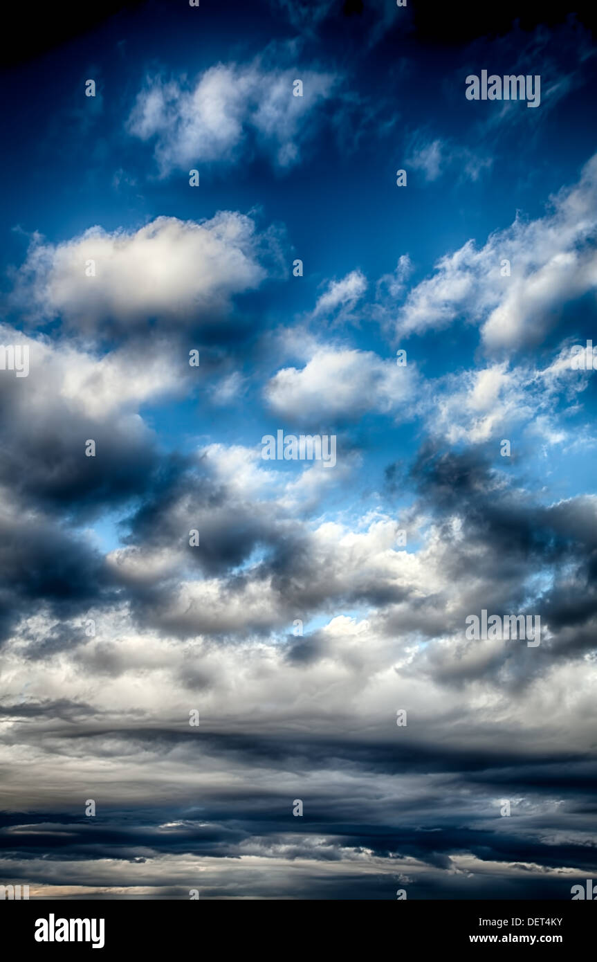 Drammatica nuvole temporalesche. Immagine hdr Foto Stock