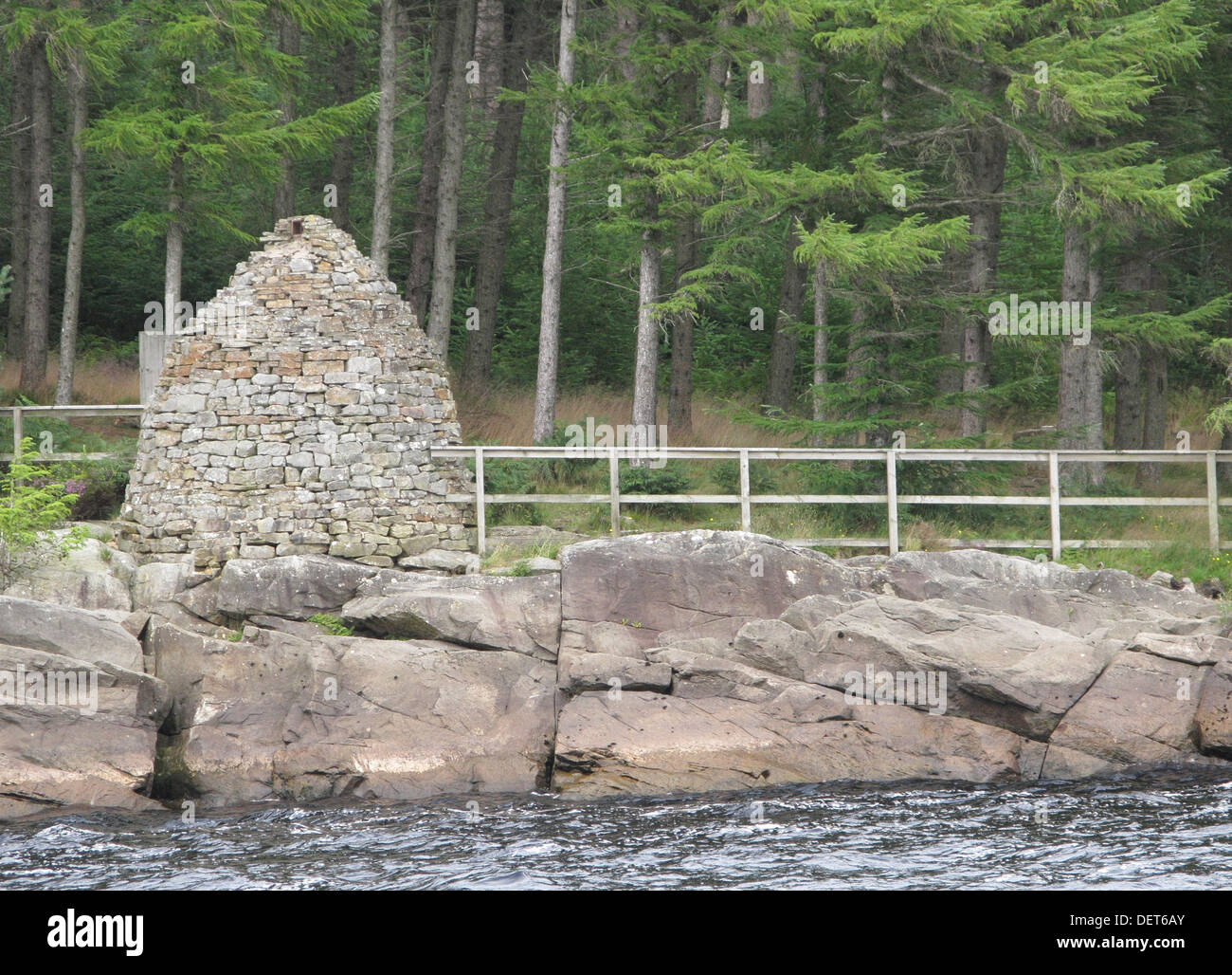 Camera d'onda Arte Moderna scultura, Kielder acqua, Northumberland, England, Regno Unito Foto Stock