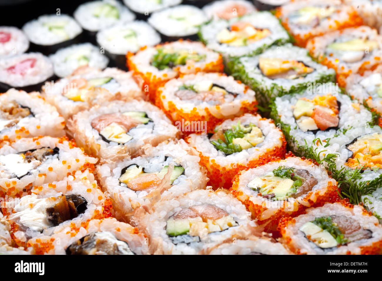 Varietà di sushi giapponese rotoli. Foto Stock