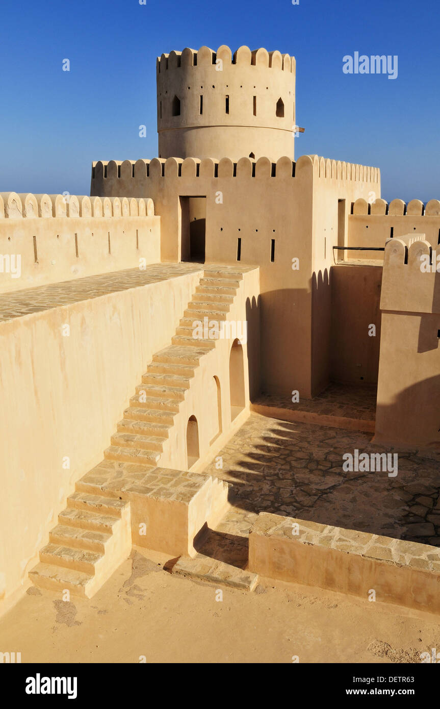 RM, concesso in licenza, nessuna proprietà release - solo editoriale. storica fortificazione di adobe, torre di avvistamento del castello Sunaysilah o Fort in Foto Stock
