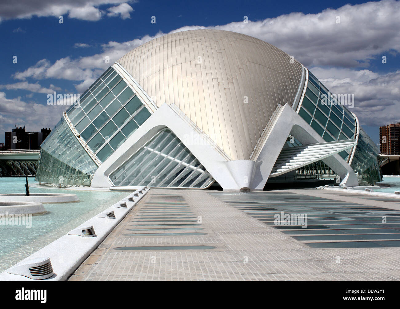 L'Hemisfèric, Città delle Arti e delle Scienze di Valencia, Spagna, progettato dagli architetti Santiago Calatrava e Félix Candela Foto Stock