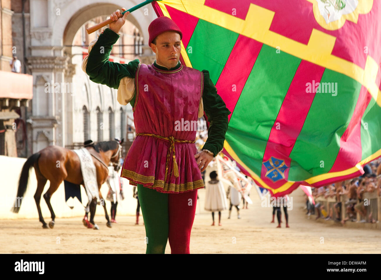 Sbandieratori, contrada del Drago, il palio di Siena Siena, Toscana, Italia, Europa Foto Stock