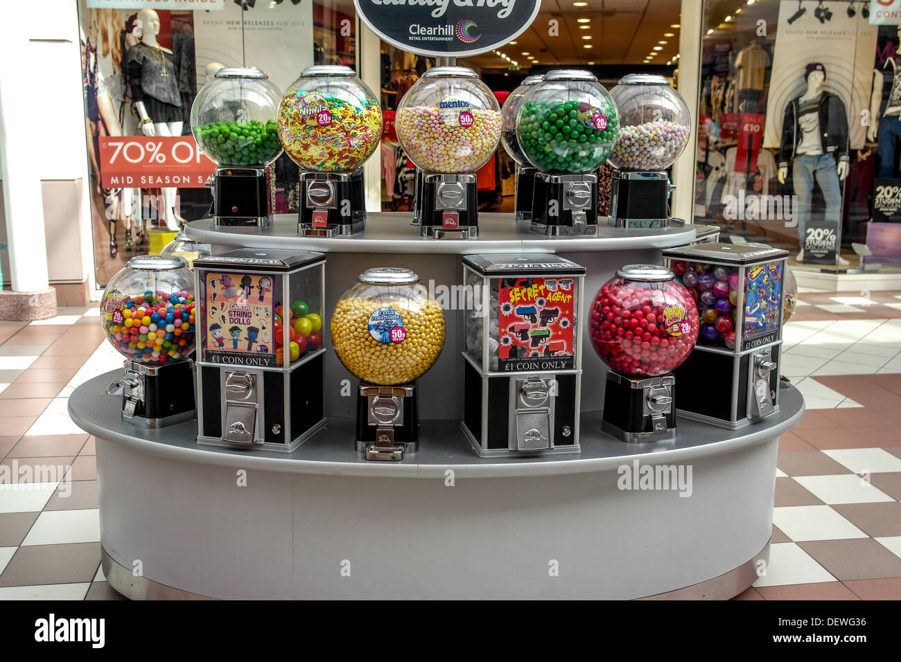 Bubble Gum Macchine in centro per lo shopping Foto Stock