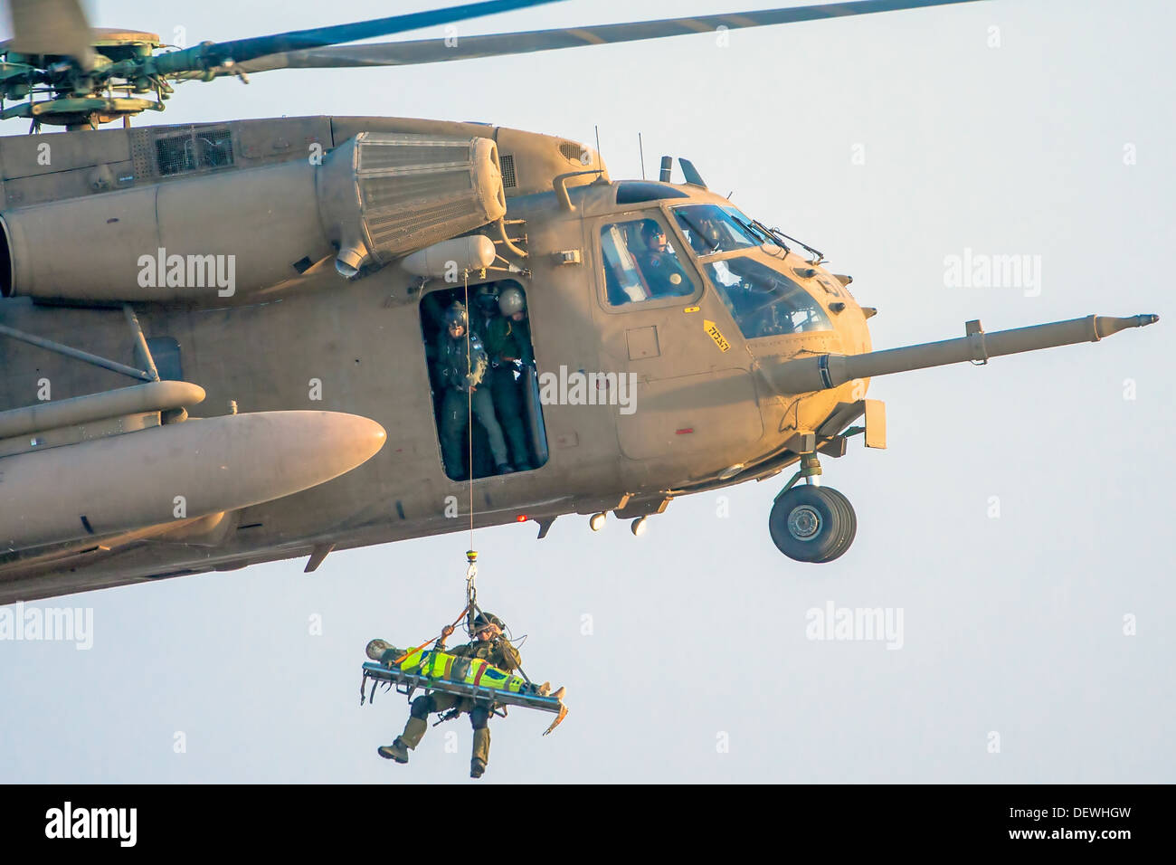 Forza Aerea israeliana (IAF) Sikorsky CH-53 elicottero durante una operazione di salvataggio Foto Stock