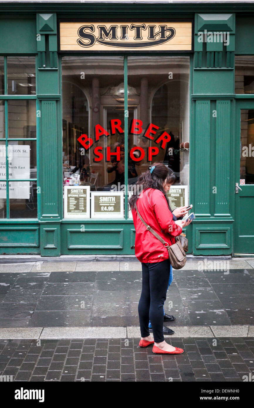 Una in stile tradizionale barbiere in Newcastle sul Tyne Foto Stock