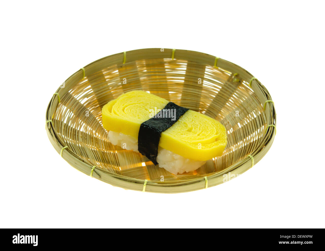Tamago yaki sushi è utilizzando un uovo, come una frittata di sushi Foto Stock