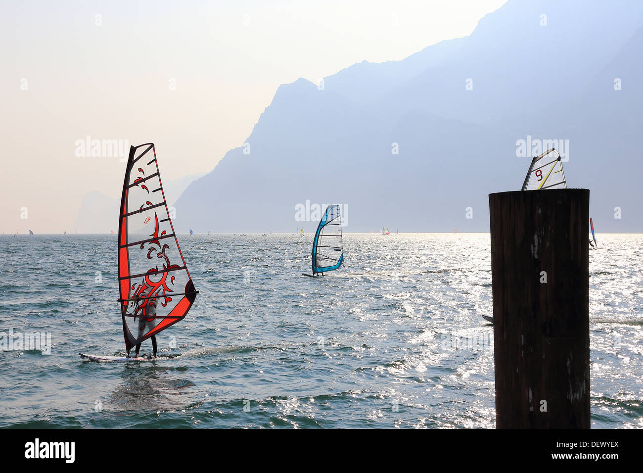 Navigare sul lago di Garda, Torbole, Italia Foto Stock