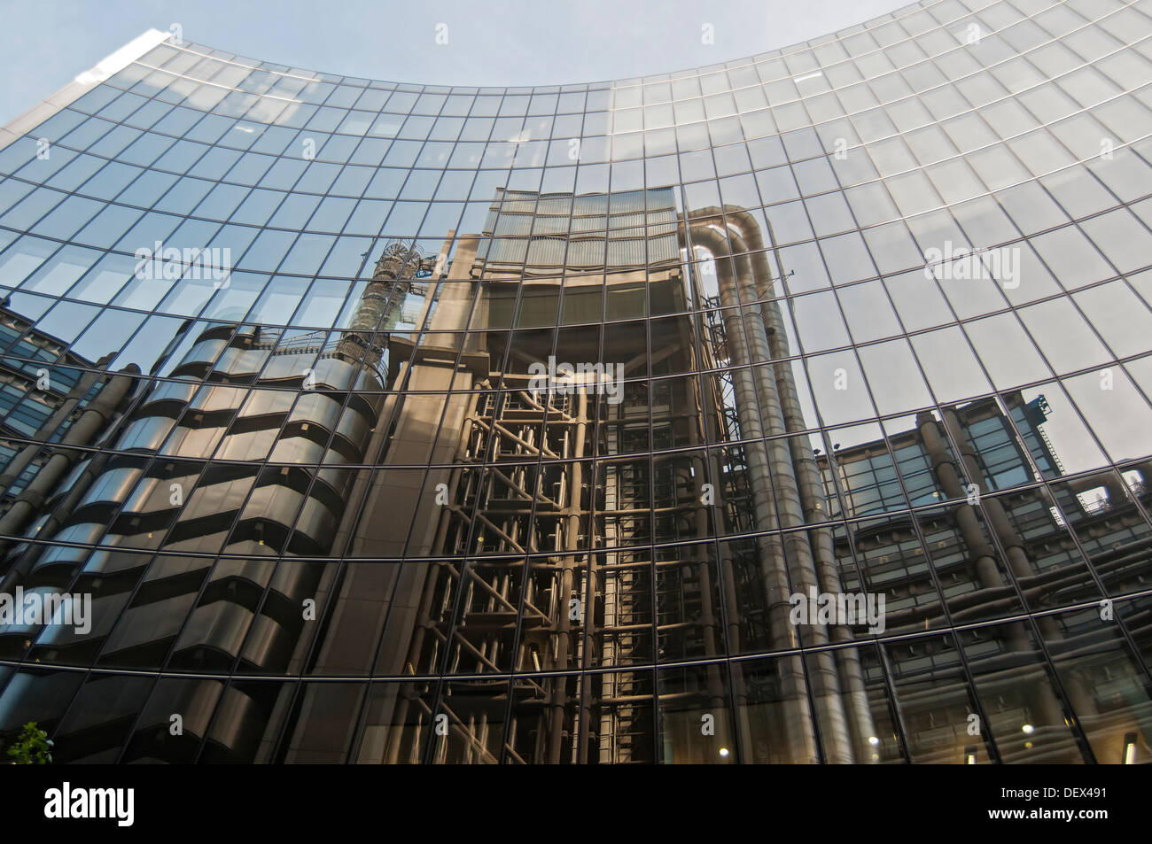 Lloyd's edificio riflette in Windows di Willis Edificio, Lime Street, City of London, England, Regno Unito Foto Stock