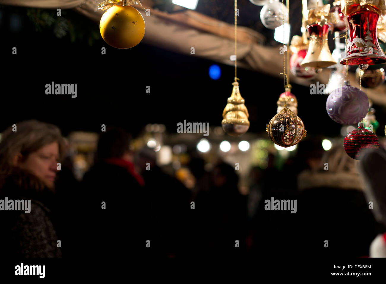 Famoso mercatino di Natale a Norimberga in serata. Auf dem Nürnberger Christkindlmarkt Foto Stock