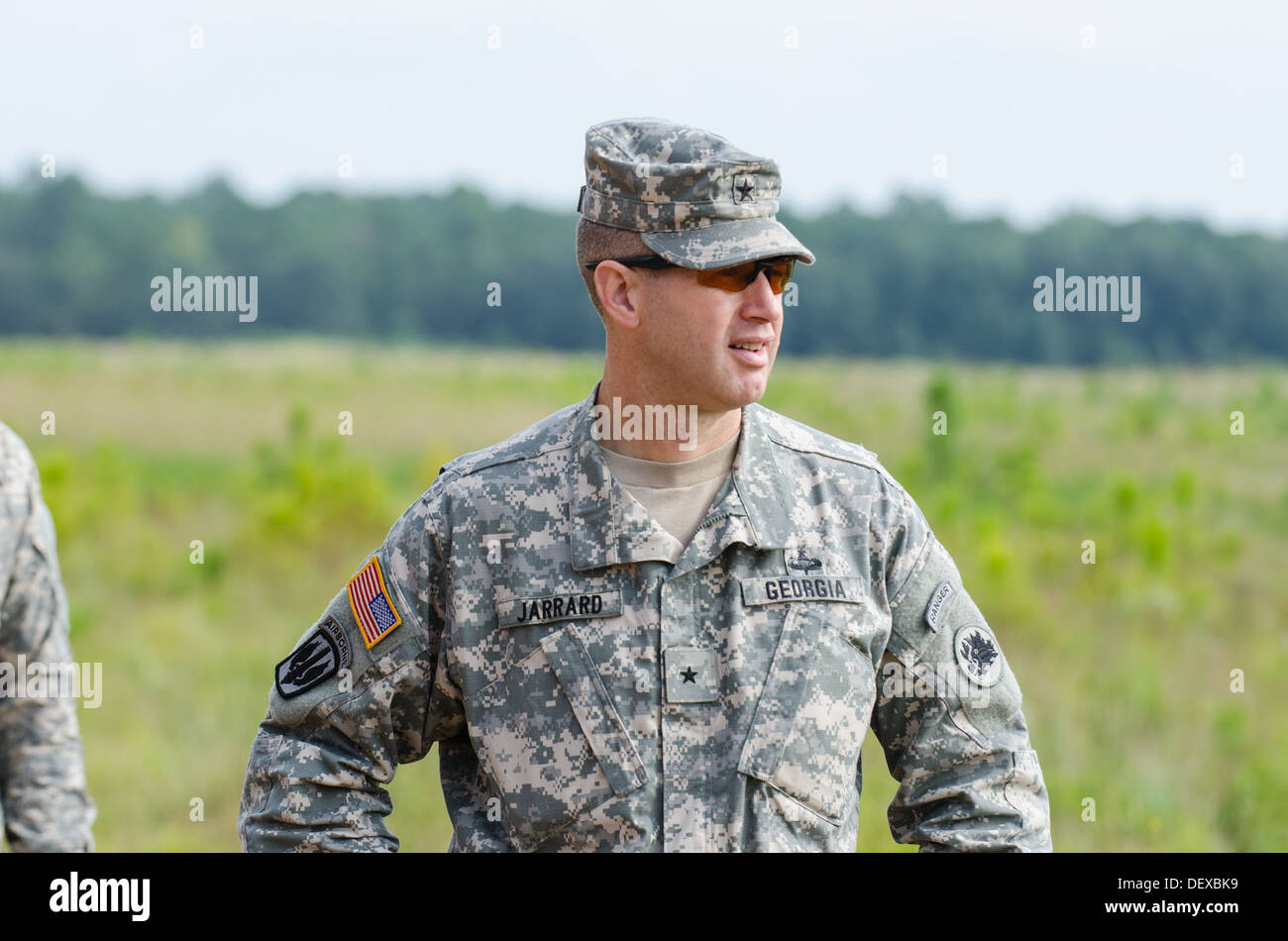 Assistente aiutante generale, Georgia per il Dipartimento della Difesa, Briga. Gen. Joe Jarrard girato Fort Stewart per osservare la xlviii neonato Foto Stock