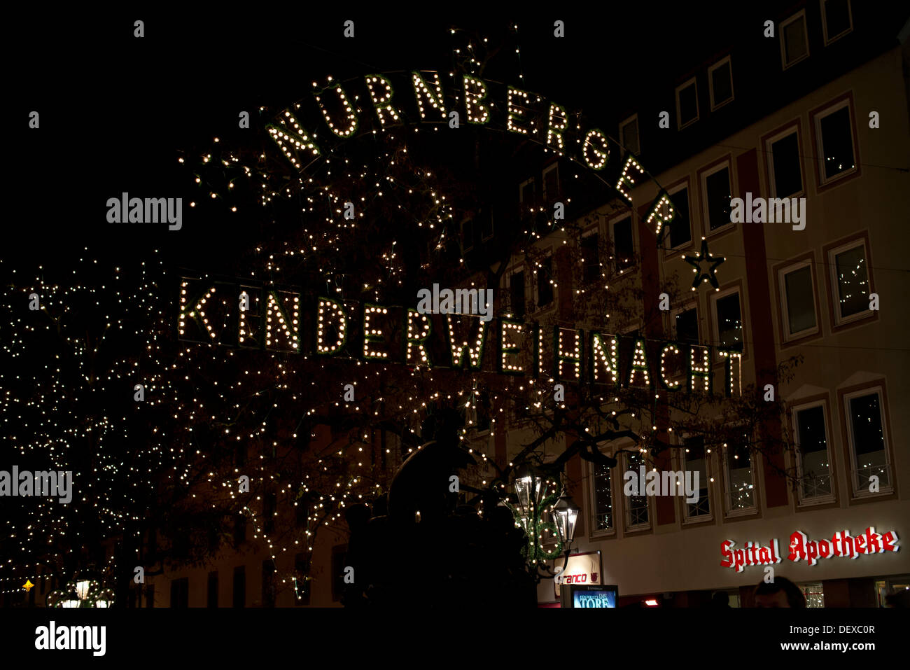 Famoso mercatino di Natale a Norimberga in serata. Abendstimmung auf dem Nürnberger Weihnachtsmarkt Foto Stock