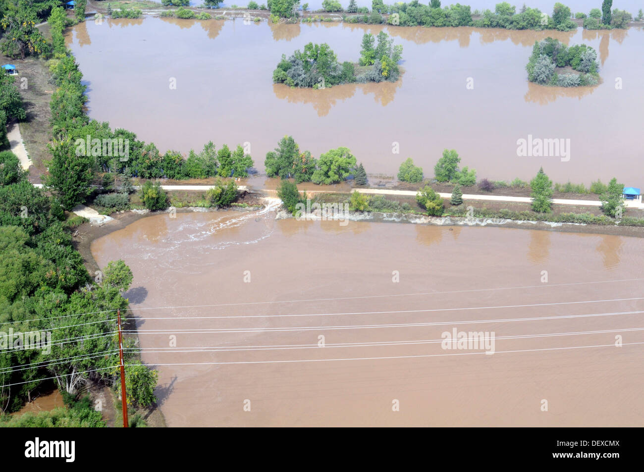 Una vista di stato delle infrastrutture distrutte dalle piogge abbondanti, con alcune aree ricevere tanto quanto 18 pollici in un periodo di ventiquattro ore in Boulder, Colo., Sett. 14, 2013. Stati Uniti Soldati con il secondo supporto generale del battaglione di aviazione, 4a combattere la Brigata Aerea, 4 Foto Stock