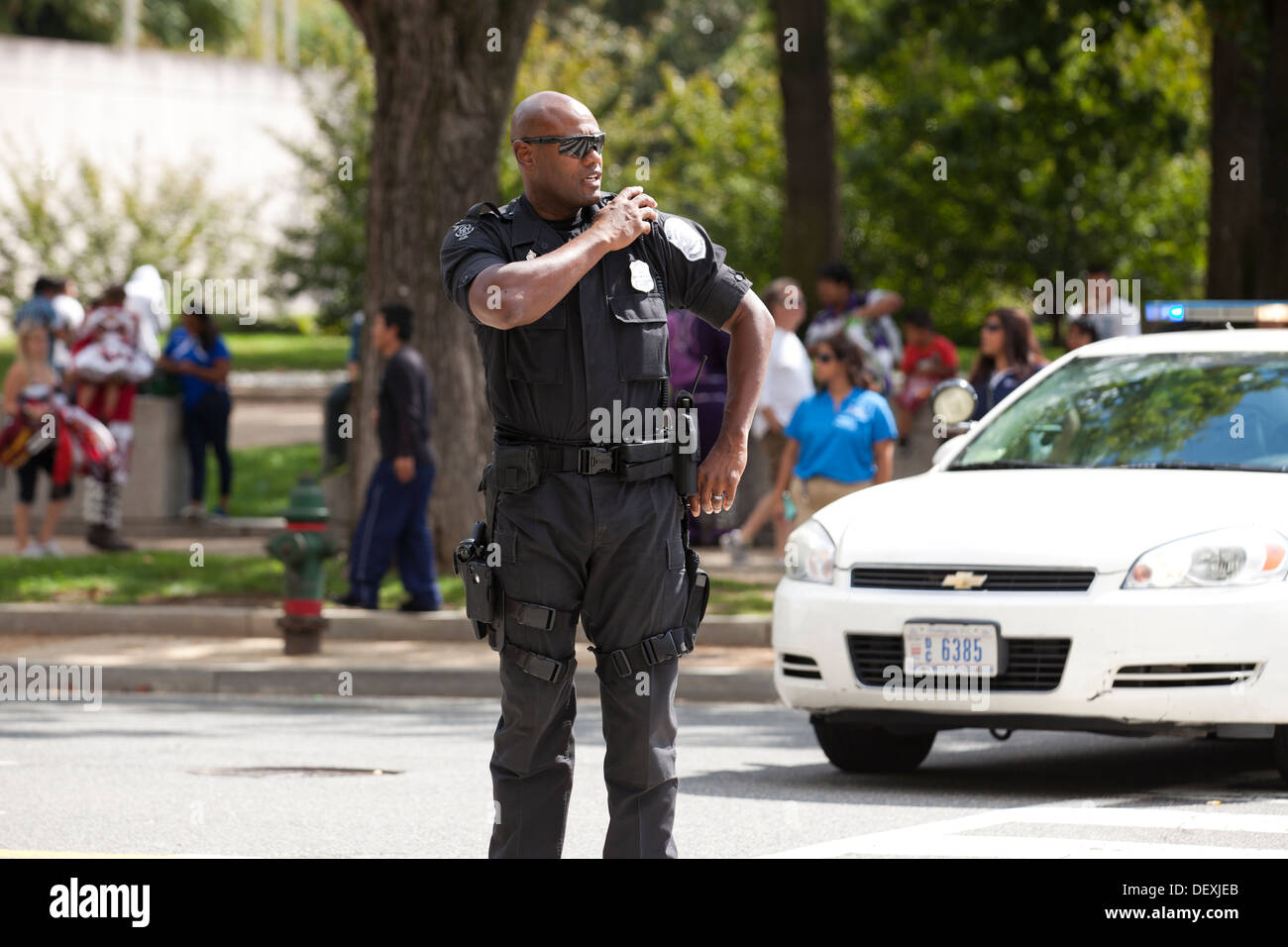 Washington DC Metropolitan police officer dirigere traffico Foto Stock