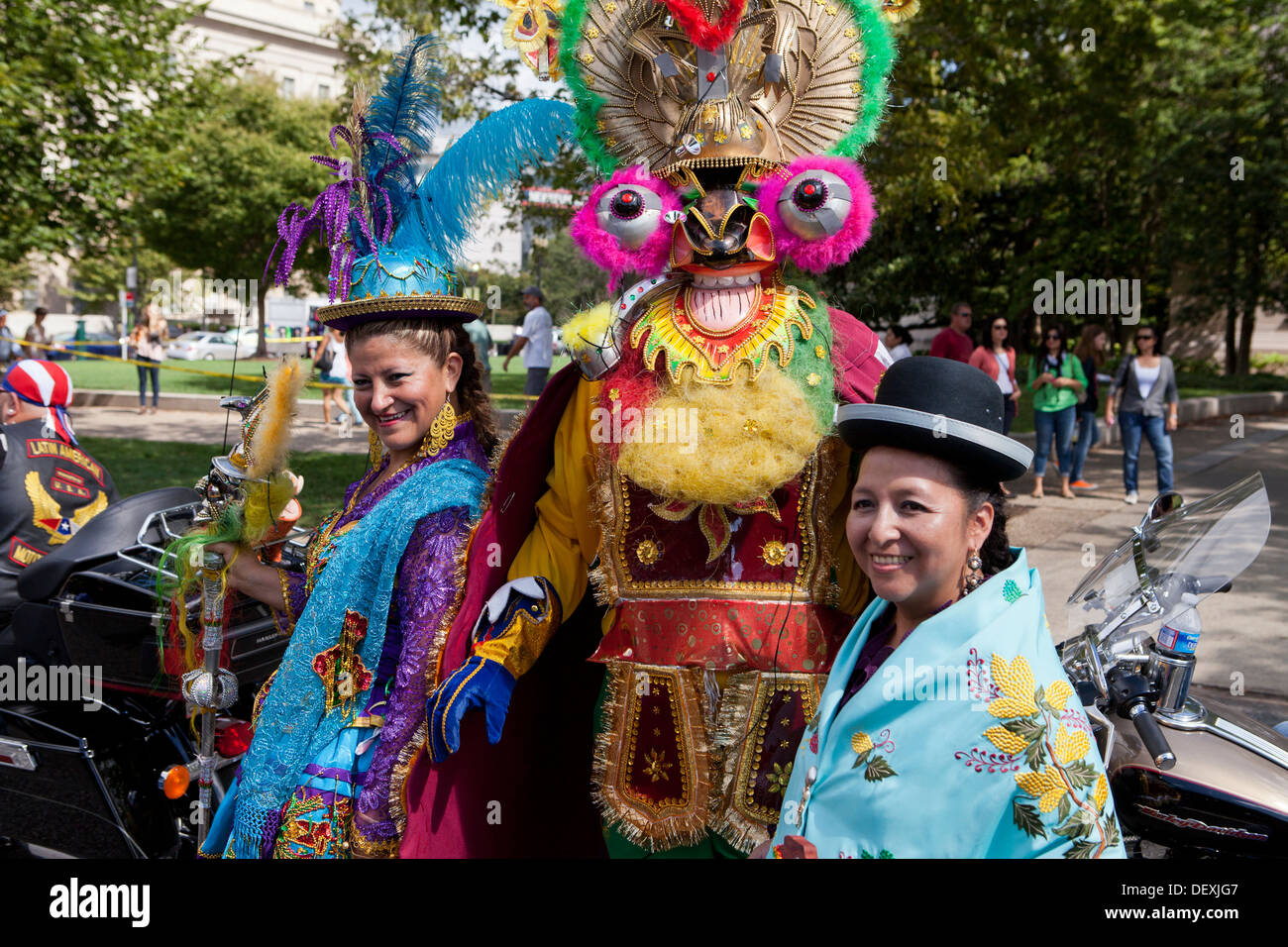 Tradizionale ballerini boliviana in costume in Latino Festival - Washington DC, Stati Uniti d'America Foto Stock