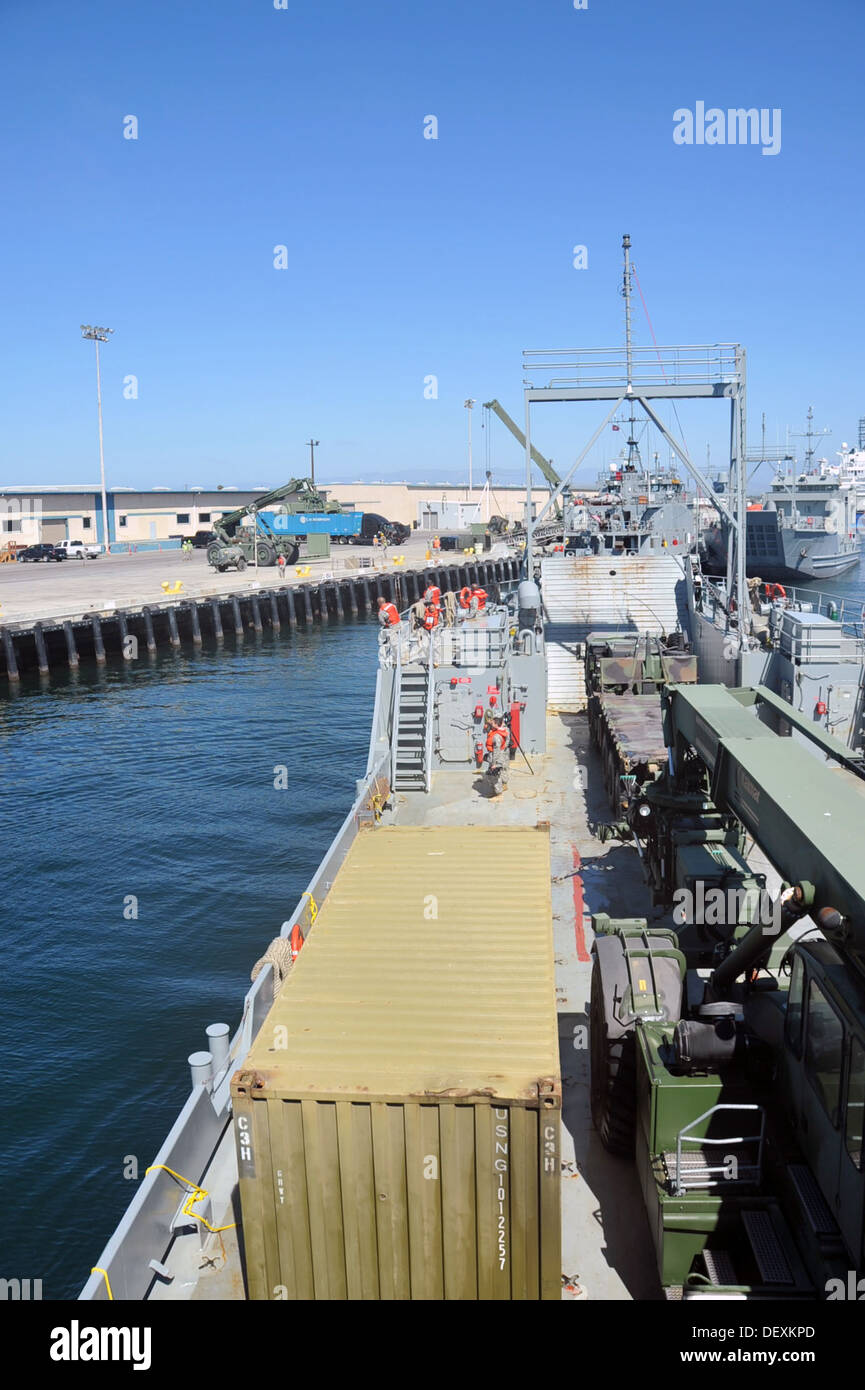 Landing Craft Utility (LCU) 2032, Esercito degli Stati Uniti (nave USAV) Palo Alto, 481st Transportation Company (pesante barca), tira i Foto Stock