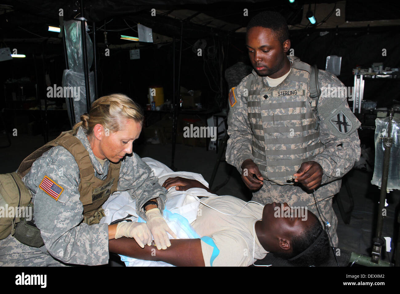 La Georgia GARRISSON TRAINING CENTER, Fort Stewart, Ga.- Come Charlie azienda medica si prepara per la messa Casualty evento di formazione, Sgt. Foto Stock